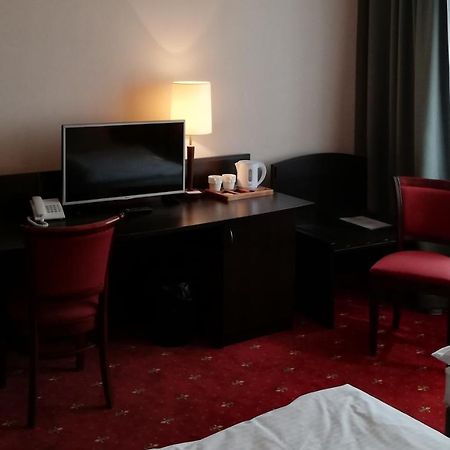 Hotel San Remo Zgierz Buitenkant foto