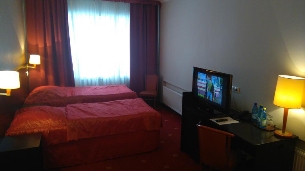 Hotel San Remo Zgierz Buitenkant foto