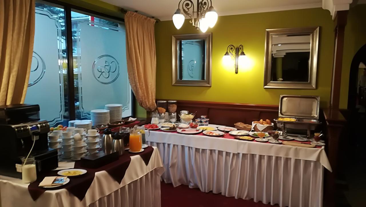 Hotel San Remo Zgierz Buitenkant foto