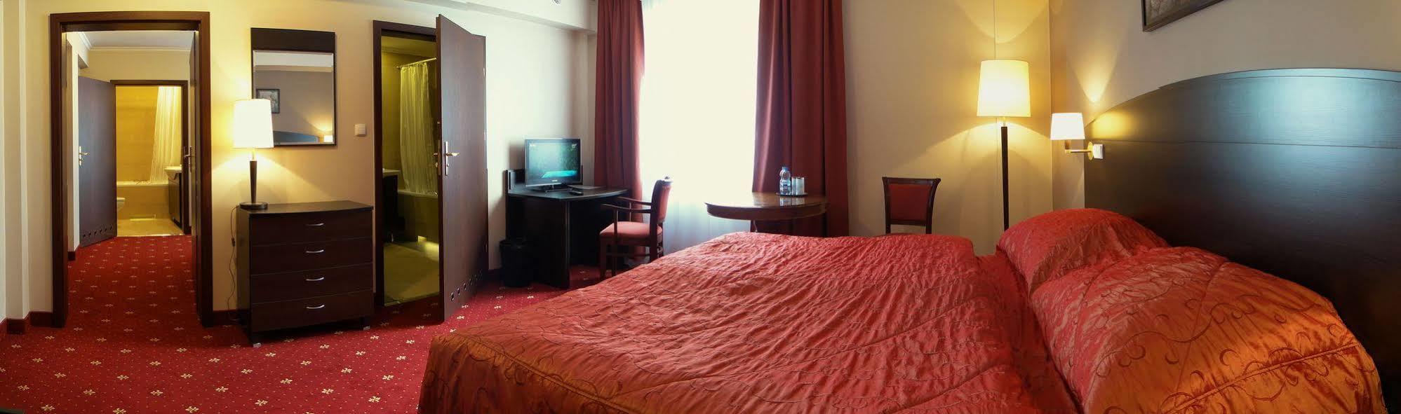 Hotel San Remo Zgierz Buitenkant foto