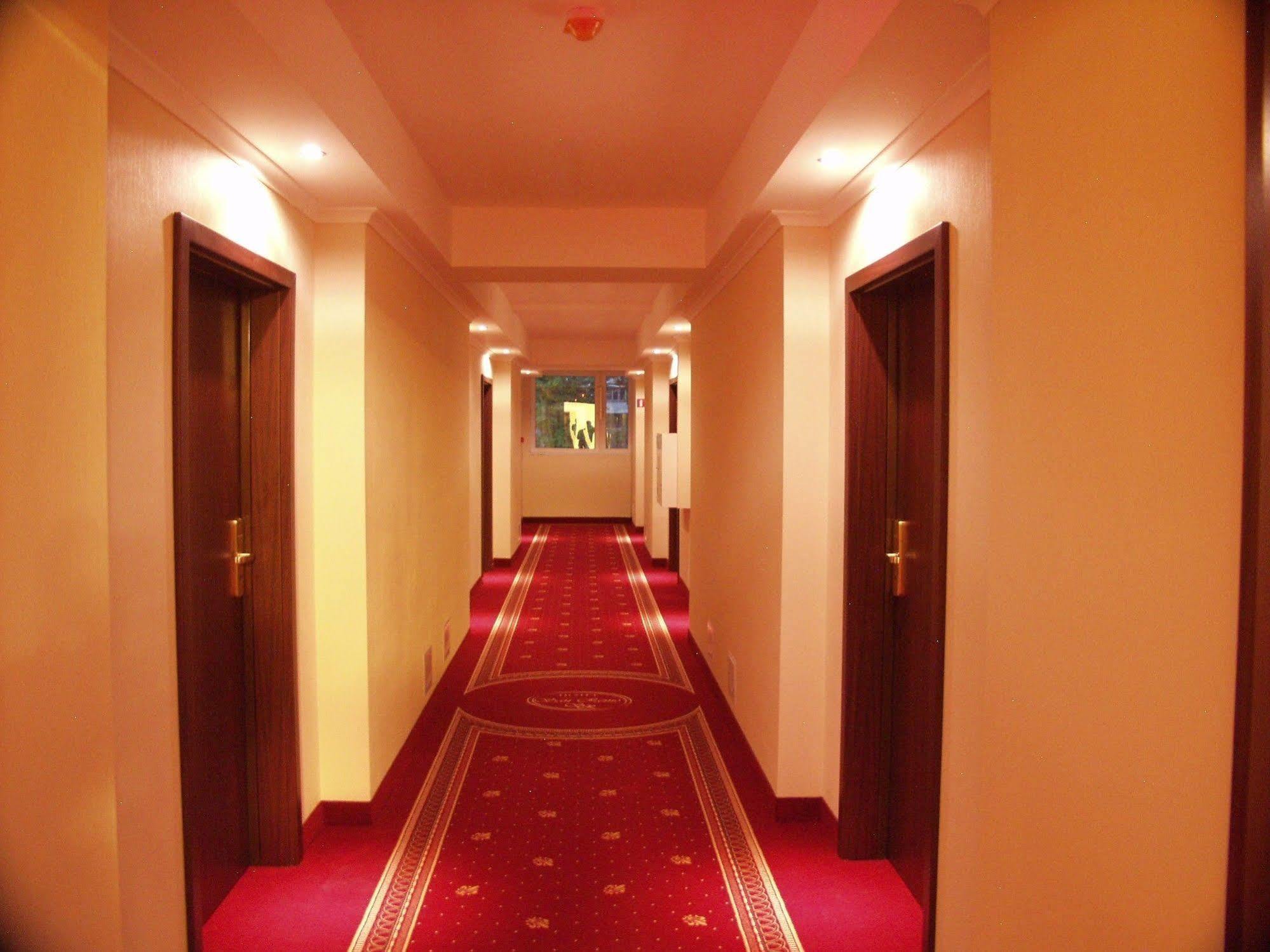 Hotel San Remo Zgierz Buitenkant foto