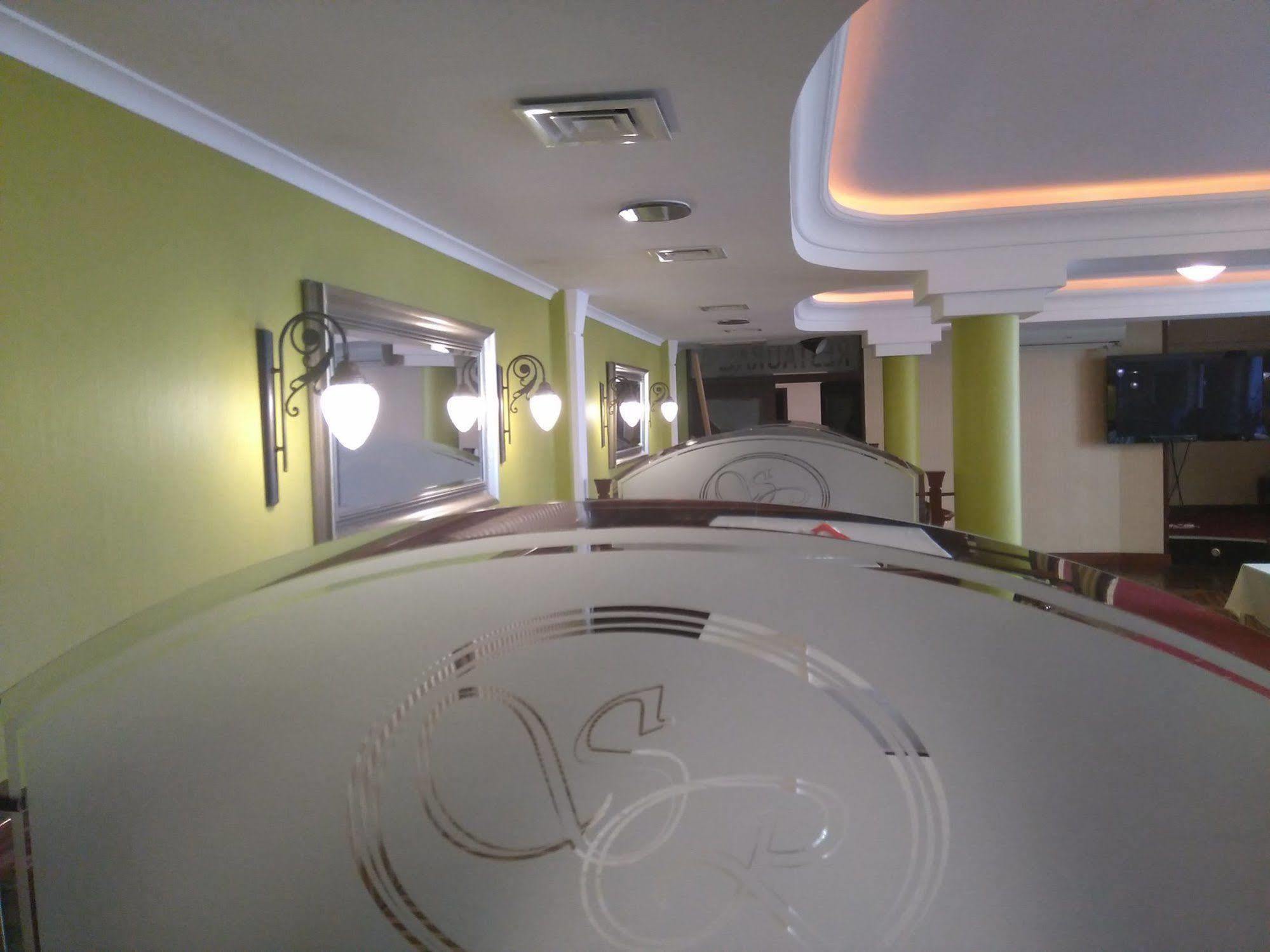 Hotel San Remo Zgierz Buitenkant foto