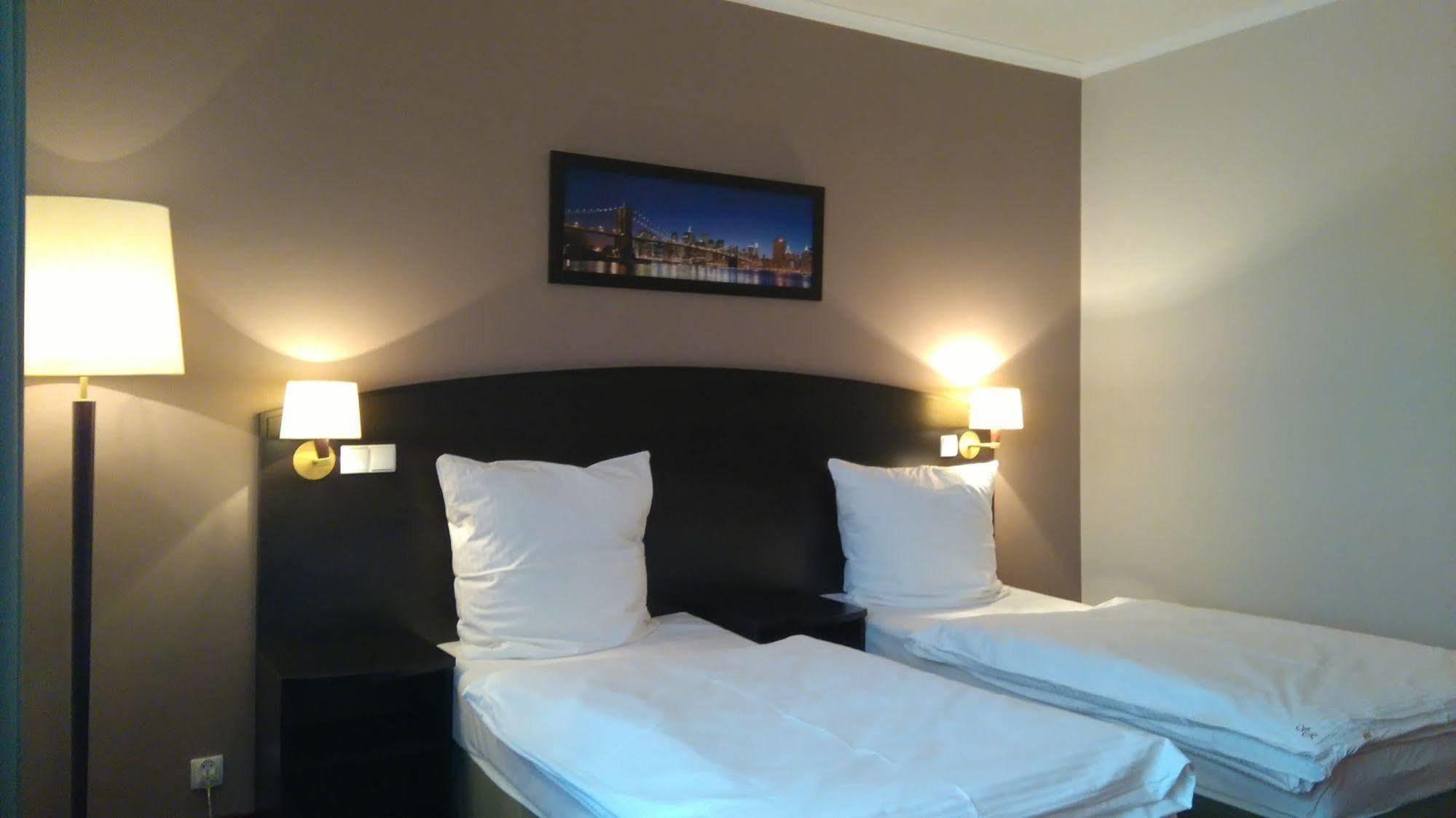 Hotel San Remo Zgierz Buitenkant foto