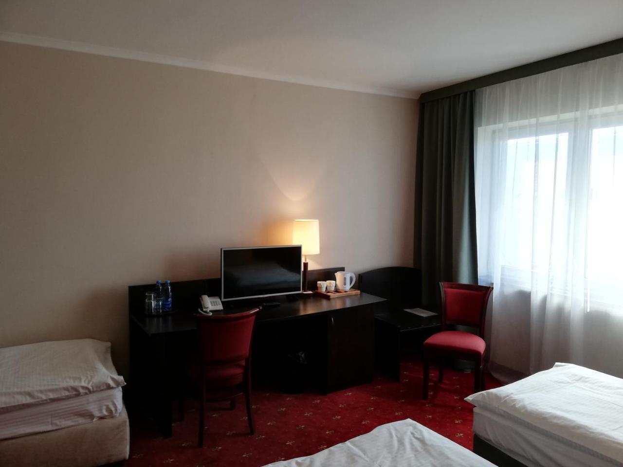 Hotel San Remo Zgierz Buitenkant foto