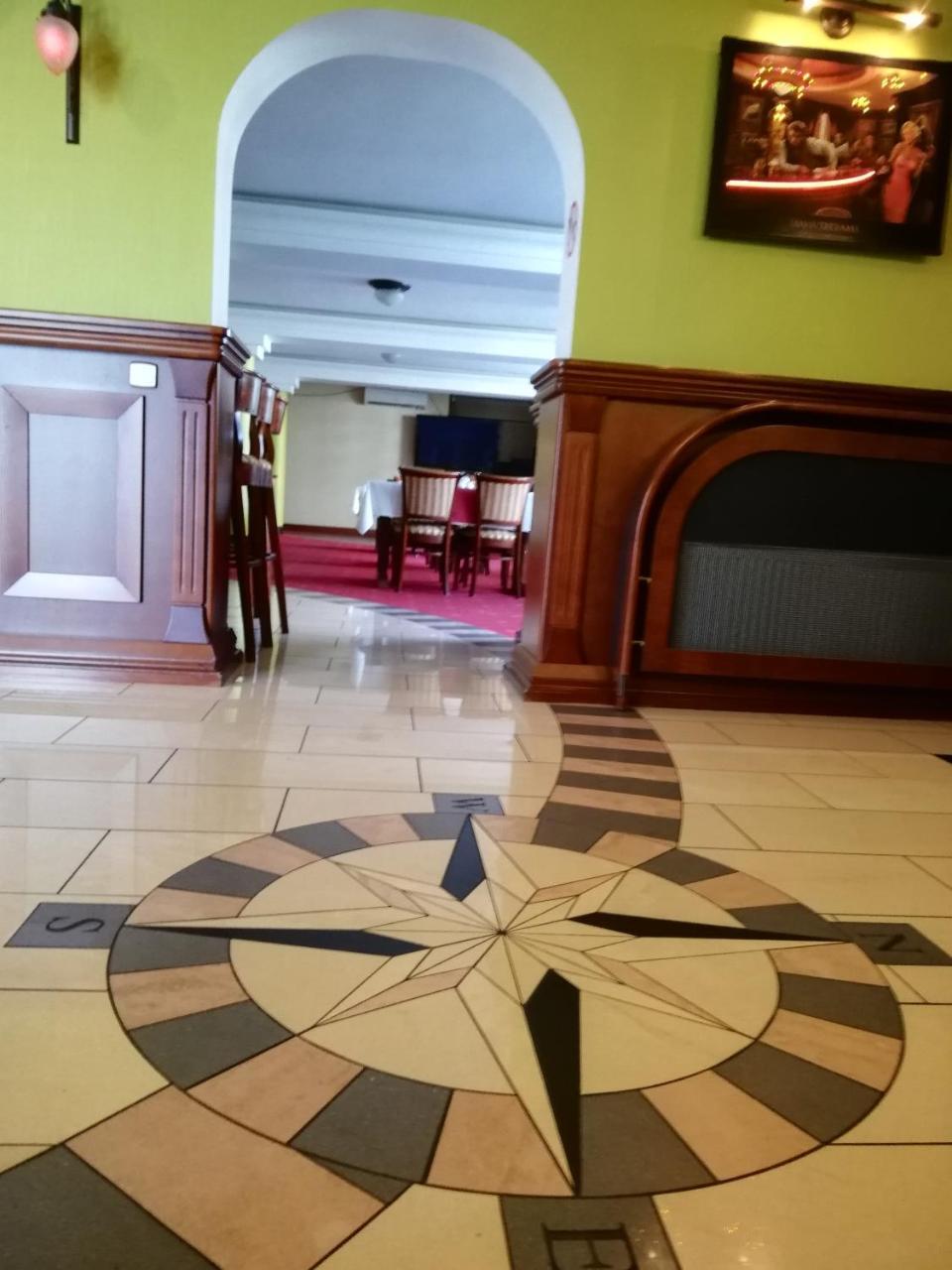 Hotel San Remo Zgierz Buitenkant foto